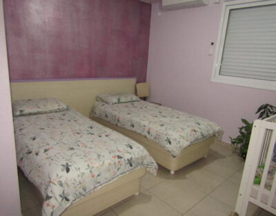 4 bedroom duplex with large sukka